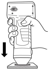 KONICA CR-400 - Place the measuring head vertically above the color difference target color specimen. - 1