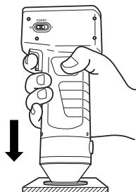 KONICA CR-400 - Sitúe el Cabezal Medidor verticalmente sobre lauya, muestra de diferencia de color respecto al patron. - 1