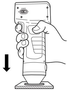 KONICA CR-410 - Situe el Cabezal Medidor verticalmente sobre lauya . - 1