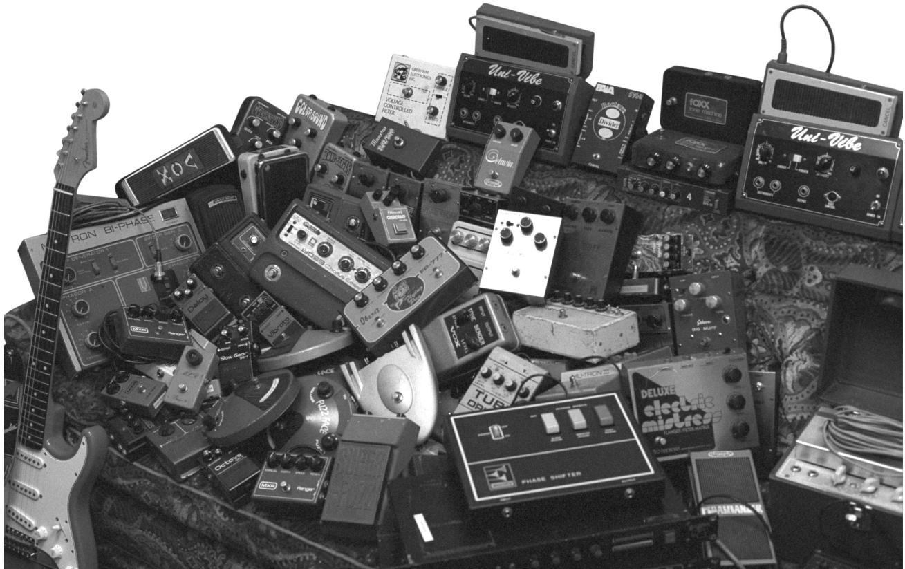 LINE 6 AM4 - LINE 6’S COMFY COUCH PLAYING HOST TO SOME OF OUR VINTAGE TREASURES - 1