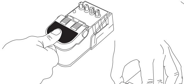 LINE 6 ROTO-MACHINE - Auswechseln der Batterie - 1