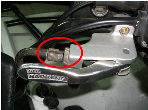 ADLY 600 XCE COUNTRY - Inspection et maintenance réglage du frein de stationnement - 1