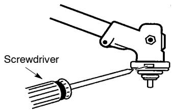 POULAN P4500F - REPLACING THE CUTTING HEAD - 1