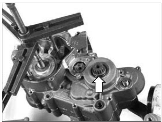 GAS GAS EC 200 - Removing the half crankcases - 1