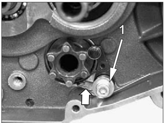 GAS GAS EC 200 - Fit the dual-mass flywheel of the crankshaft - 4