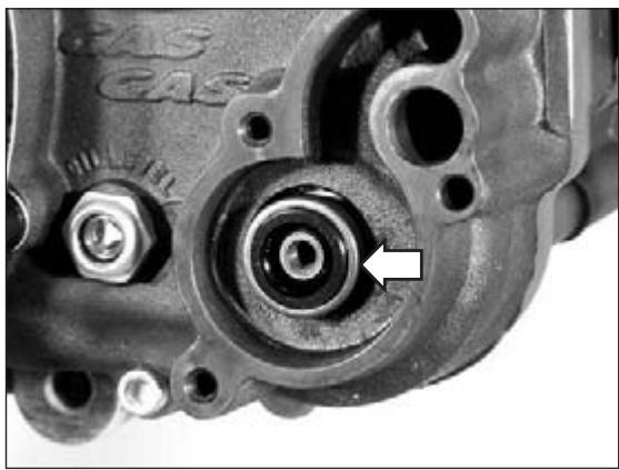 GAS GAS EC 200 - Fitting the clutch cover - 1