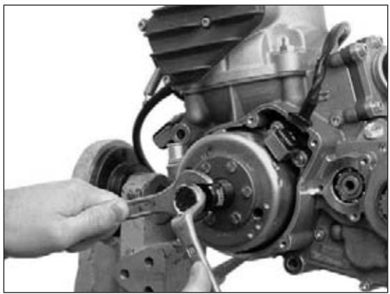 GAS GAS EC 200 - 03-02 DISMOUNTING ENGINE - 3