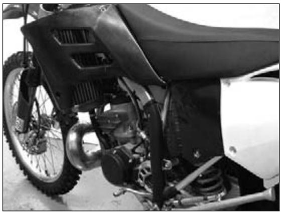 GAS GAS EC 200 - 02-04 FITTING THE ENGINE ON THE CHASSIS - 2