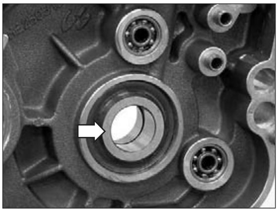 GAS GAS EC 200 - Removing the crankshaft - 2