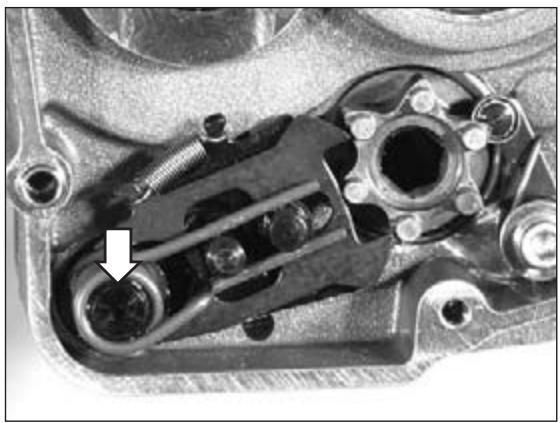GAS GAS EC 200 - Dismantling the starter pinion unit - 1