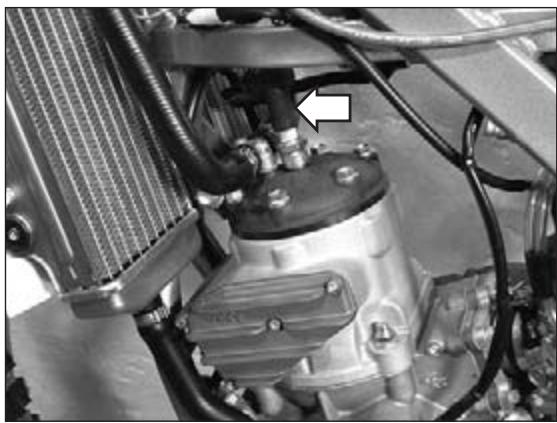 GAS GAS EC 200 - 02-02 FITTING THE ENGINE ON THE CHASSIS - 4