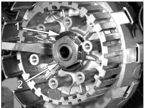 GAS GAS EC 200 - Dismantling the clutch - 3