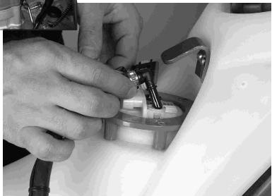 GAS GAS EC FSE 450 - Extract the spark plug - 4