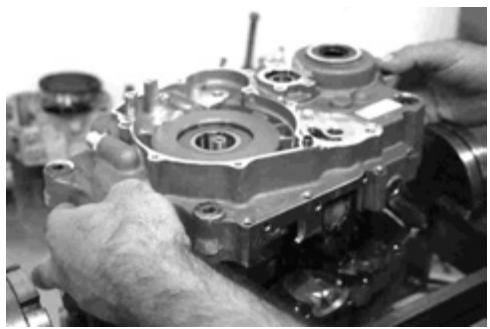 GAS GAS FSE 400 - Dismounting the engine - 75