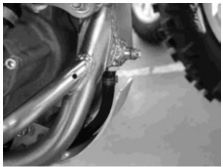 GAS GAS FSE 400 - Un-installing the engine in the chassis - 28