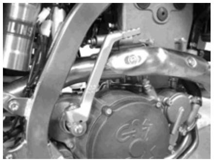 GAS GAS FSE 400 - Un-installing the engine in the chassis - 31
