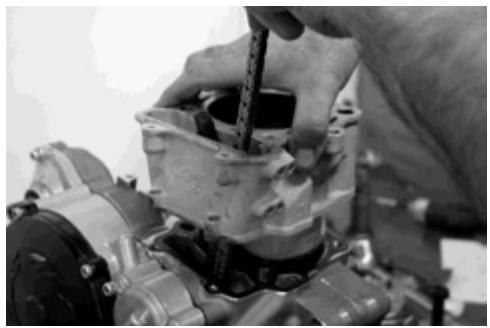GAS GAS FSE 400 - Dismounting the engine - 38