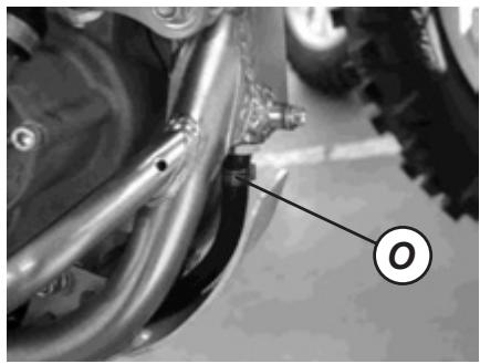 GAS GAS FSE 400 - Un-installing the engine in the chassis - 11
