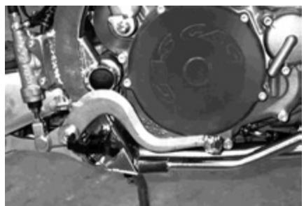 GAS GAS FSE 400 - Un-installing the engine in the chassis - 24