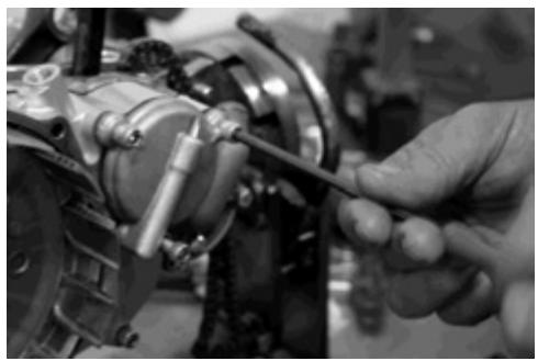 GAS GAS FSE 400 - Dismounting the engine - 50