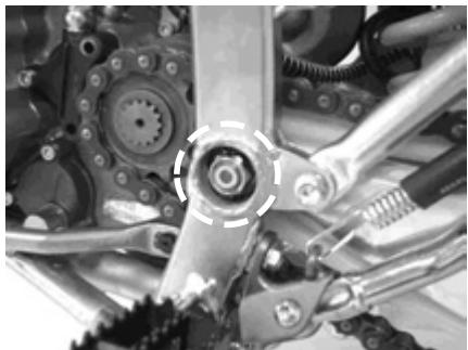 GAS GAS FSE 400 - Un-installing the engine in the chassis - 19