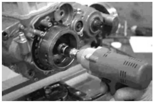 GAS GAS FSE 400 - Dismounting the engine - 11