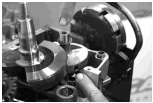 GAS GAS FSE 400 - Dismounting the engine - 85