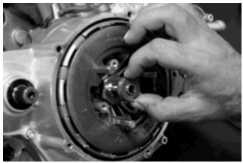 GAS GAS FSE 400 - Dismounting the engine - 46