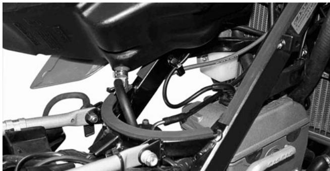 GAS GAS PAMPERA 450 - Removing the spark plug - 6