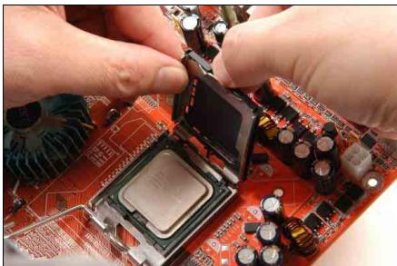 ABIT IL8 - 2-2. Install CPU, Heatsink and Fan Assembly - 6
