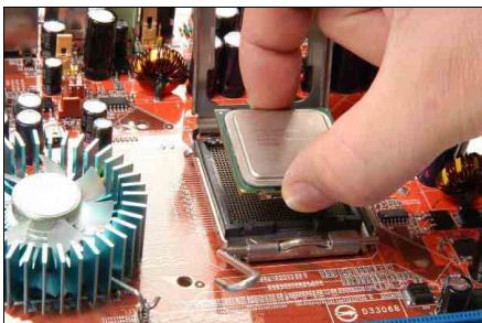ABIT IL8 - 2-2. Install CPU, Heatsink and Fan Assembly - 4