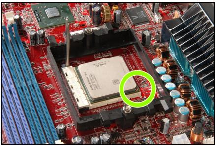 ABIT UL8 - 2-2. Install CPU, Heatsink and Fan Assembly - 2