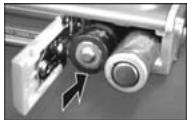 GENIUS D1211 - Loading the batteries - 3