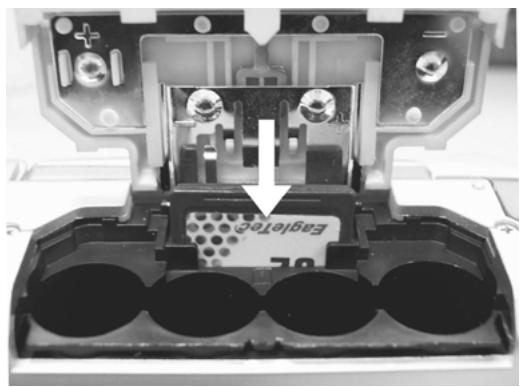 GENIUS DV5122 - Inserting and Removing an SD Card - 2