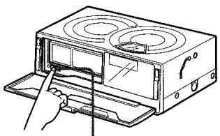 AIWA ADC-EX108 - How to use a compact disc magazine - 5