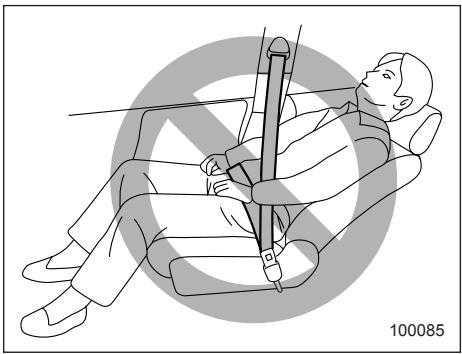 SUBARU IMPREZA - Reclining the seatback - 2