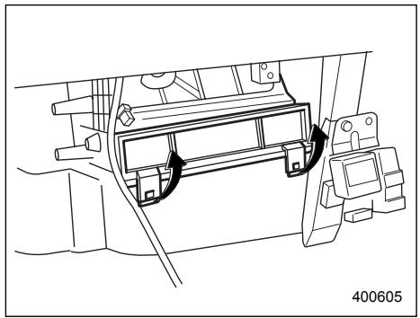 SUBARU IMPREZA - Replacing an air filter - 3