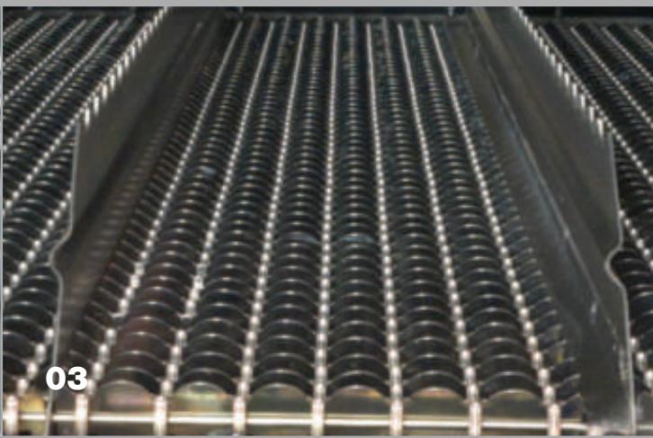 MASSEY FERGUSON 7200 ACTIVA - A choice of 5 or 6 Straw Walkers for efficient separation - 3