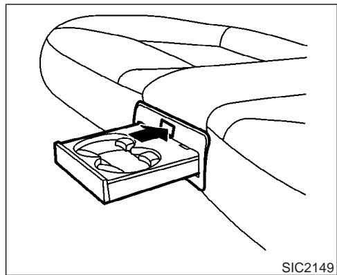 INFINITI FX35 - Porte-tasses avant - 1