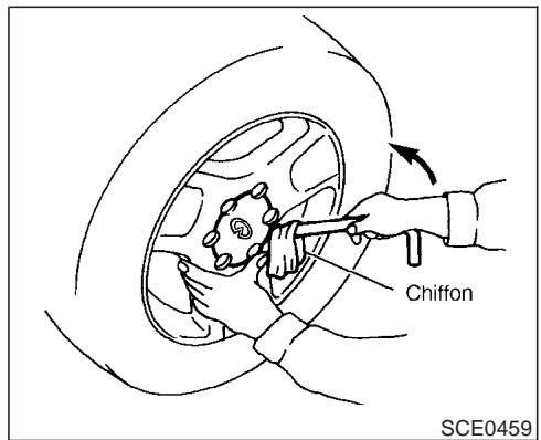 INFINITI FX45 - Roue de secours et outils - 1