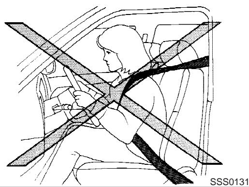 INFINITI FX45 - Système de retenue supplémentaire - 2