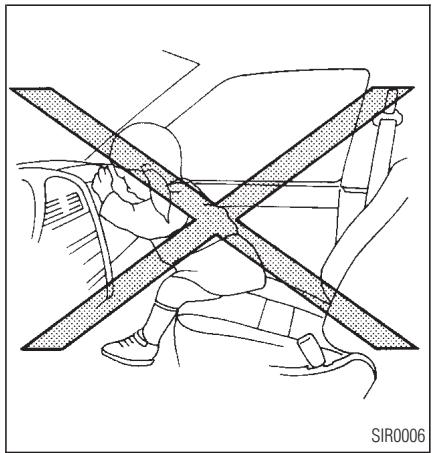INFINITI I30 - Sièges, dispositifs de retenue et systèmes de coussin gonflable d'appoint - 1