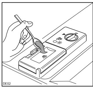 JUNO JSI4361B - After filling the dispenser with detergent, close the lid. - 1