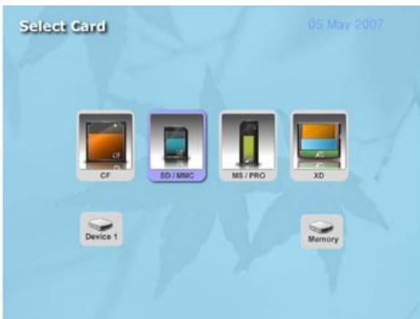 JOBO PHOTO DISPLAY 15 ZOLL - Inserting Memory Cards - 4