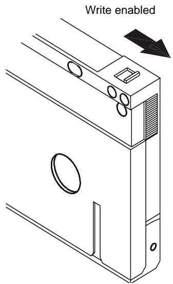 QUANTUM TRAV40 - Setting the Write-Protect Switch - 1