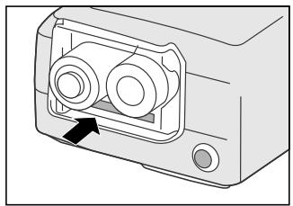 MINOX DC-2122 - Installing the batteries - 1