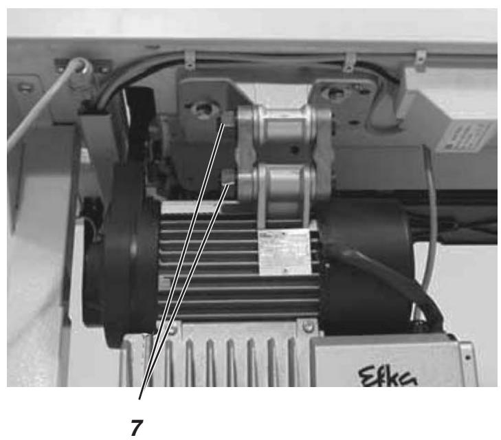 DURKOPP M-TYPE 867 - Fitting the oil suction tube - 6