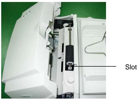 AVISION AV3850 - REPLACING THE ADF PAPER FEED ROLLER - 5
