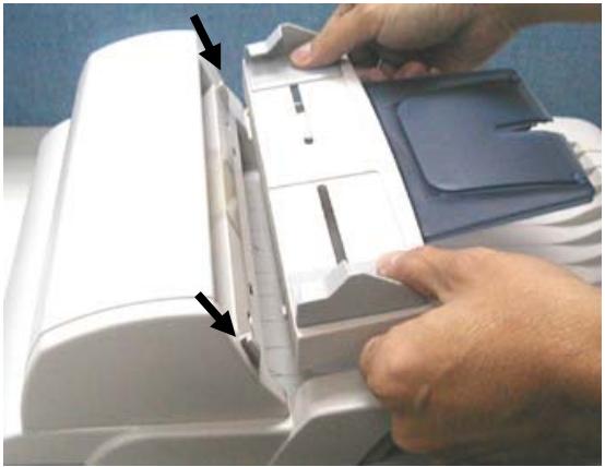 AVISION NETDELIVER @V2500 - Installing the Paper Feed Tray - 2