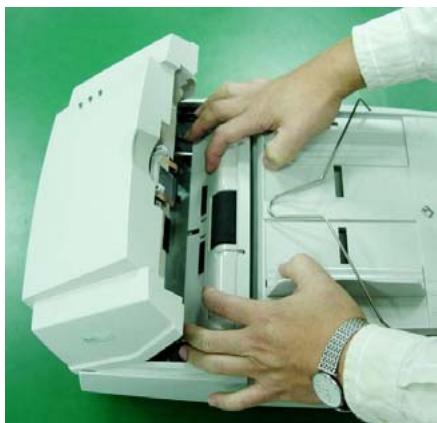 AVISION AV3850SU - Replacing the ADF Paper Feed Roller - 6